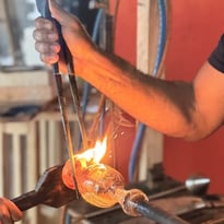 Découverte d'un atelier de souffleur de verre