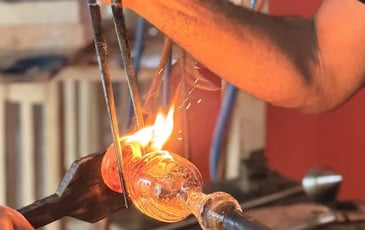 Découverte d'un atelier de souffleur de verre
